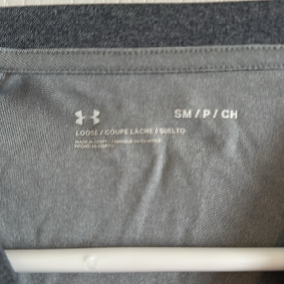 Men’s Small Gray Under Armour Loose Fit Athletic Shirt - Picture 3 of 5
